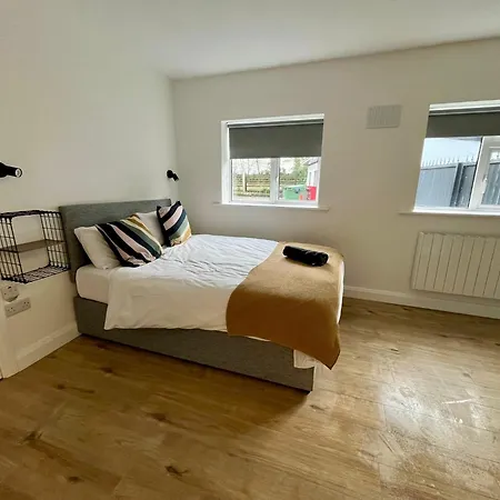 4 Beds Sleeps 6 Blackhall Holiday home *